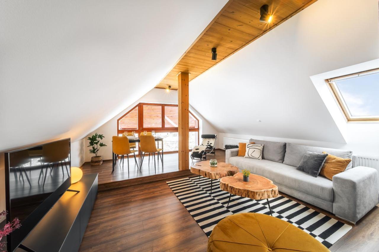 Cozy Mountain Attic Apartment In High Tatras Veľka Lomnica Bagian luar foto