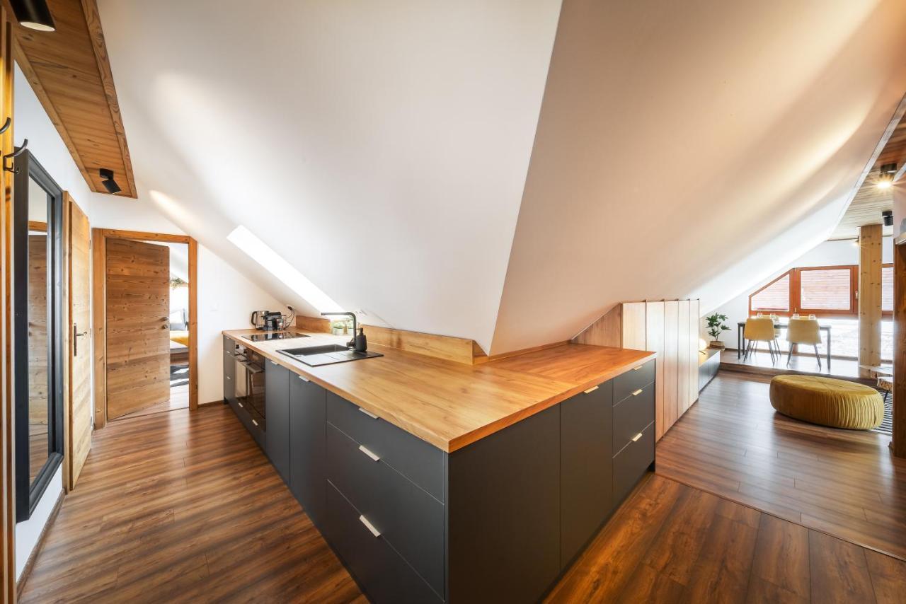 Cozy Mountain Attic Apartment In High Tatras Veľka Lomnica Bagian luar foto